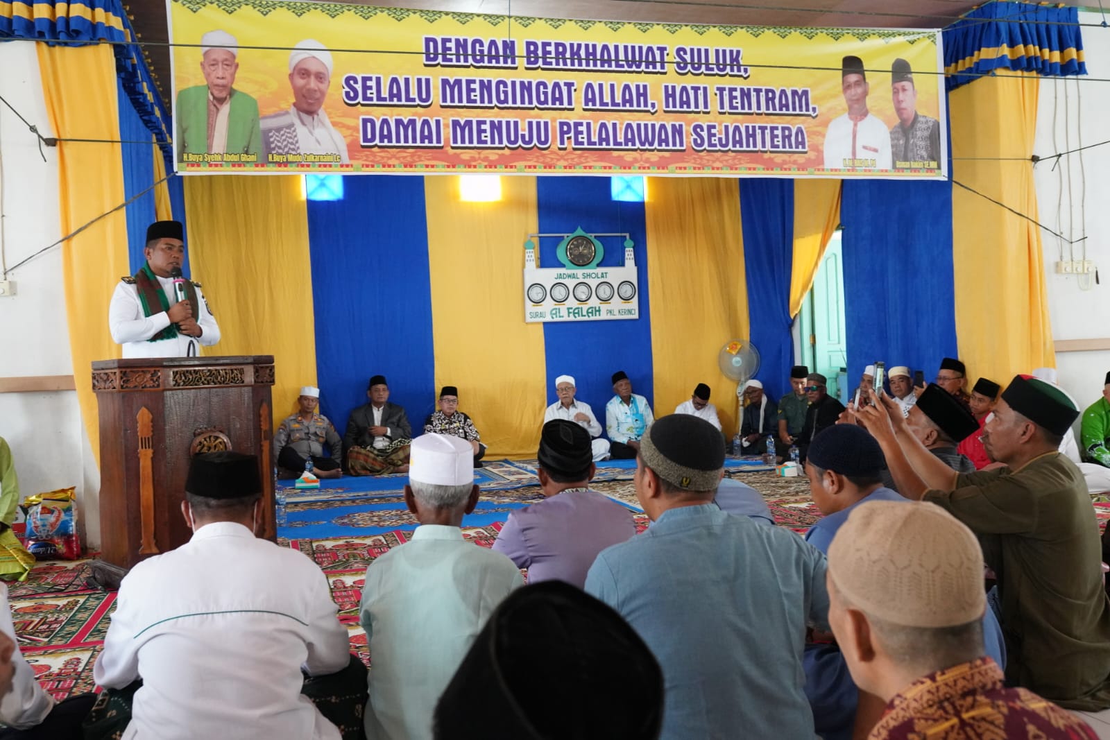 Hadir di Khalwat Suluk, Bupati Zukri Sampaikan Program Berobat Gratis Hanya Gunakan KTP