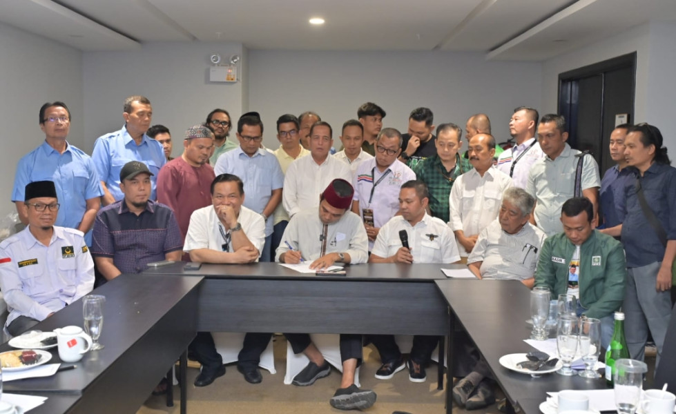 UAS Titip 16 Point Komitmen ke Paslon Bermatwah