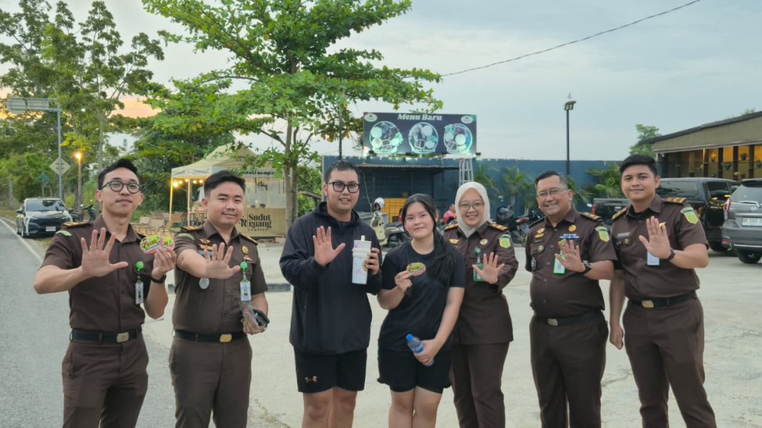 Kejari Pelalawan Turun ke Jalan, Ajak Warga Bersama Wujudkan Indonesia Bebas Korupsi