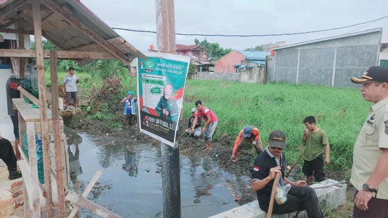 Camat Bersama Forum RT, RW dan Kaling Pangkalan Kerinci Kota Bahu-Membahu Bergotong Royong