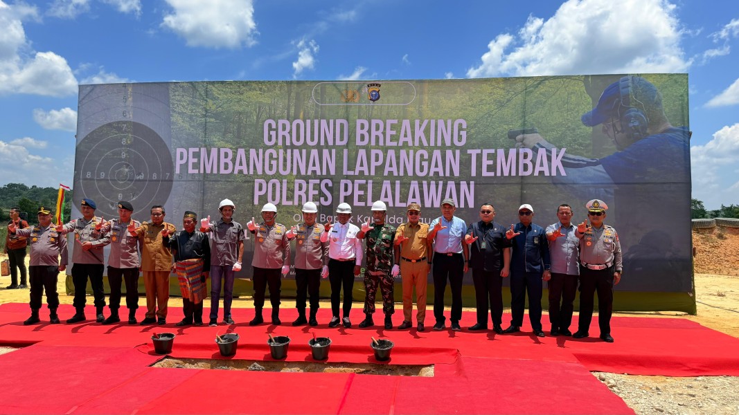 Bupati dan Wakil Bupati Pelalawan Dampingi Kapolda Riau Ground Breaking Pembangunan Lapangan Tembak Polres