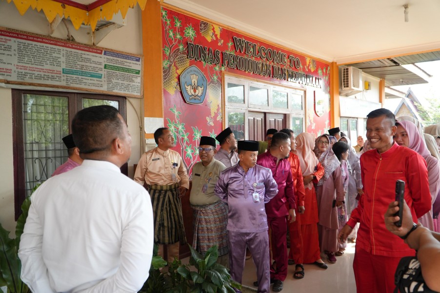 Pastikan Disiplin dan Pelayanan Optimal, Bupati H Zukri SM Lakukan Sidak Ke Sejumlah OPD