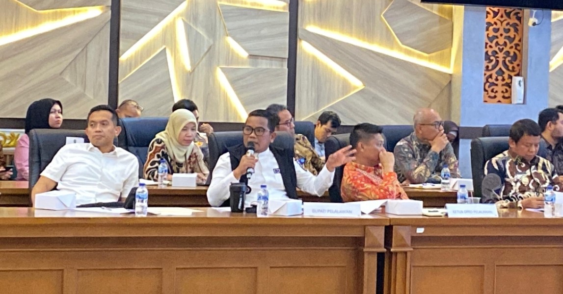 Bupati Pelalawan Hadiri Pertemuan BAM DPR RI Terkait Perlindungan Hak Hidup Masyarakat Sekitar TNTN