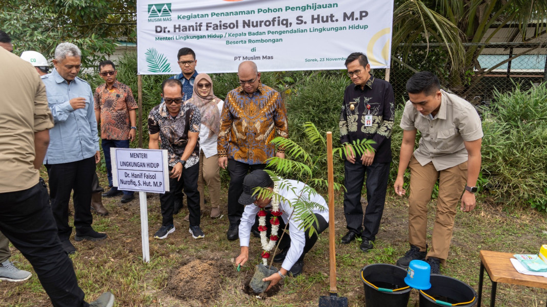 Menteri Lingkungan Hidup Hanif Faisol Kunjungi PT Musim Mas