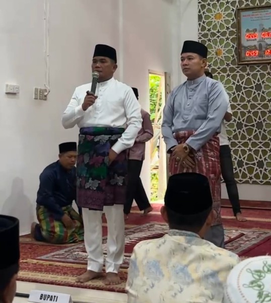 Bupati Zukri Beserta Jajaran Salat Idul Fitri 1446 H di Masjid Raya Al Muttaqin