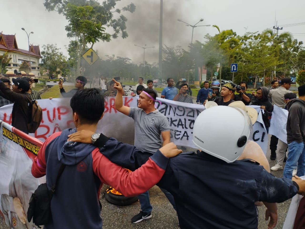 Buntut Kecelakaan Kerja di PT RAPP, Puluhan Masa Aksi Pertanyakan Hasil Sidak DPRD Pelalawan