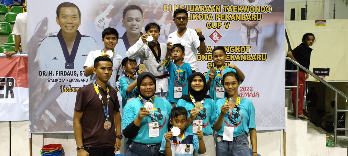 Borong 17 Medali, Atlet Taekwondo Pelalawan Terpilih Sebagai Tim Terbaik Kejuaraan Wali Kota Cup