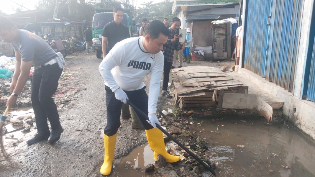 Wakil Bupati Pelalawan Ikuti Karya Bakti Kodim 0313/KPR di Pasar Baru Pangkalan Kerinci