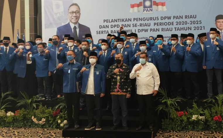 Syamsuar Hadiri Pelantikan DPW PAN Riau