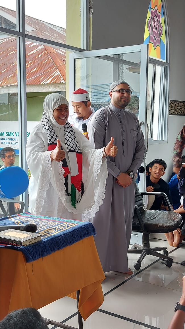 Syekh Palestina Adel Saleh Khalil Alsalaq Hadir di SMKN 1 Pangkalan Kerinci, Berikan Motivasi Siswa