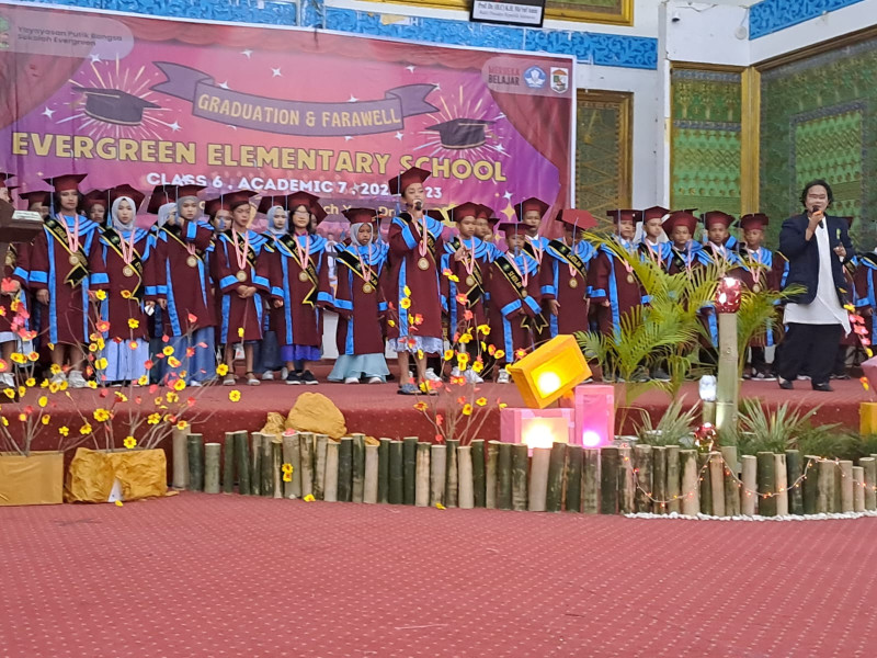 Perpisahan TK dan SD Evergreen Yayasan Putik Bangsa Bertabur Prestasi