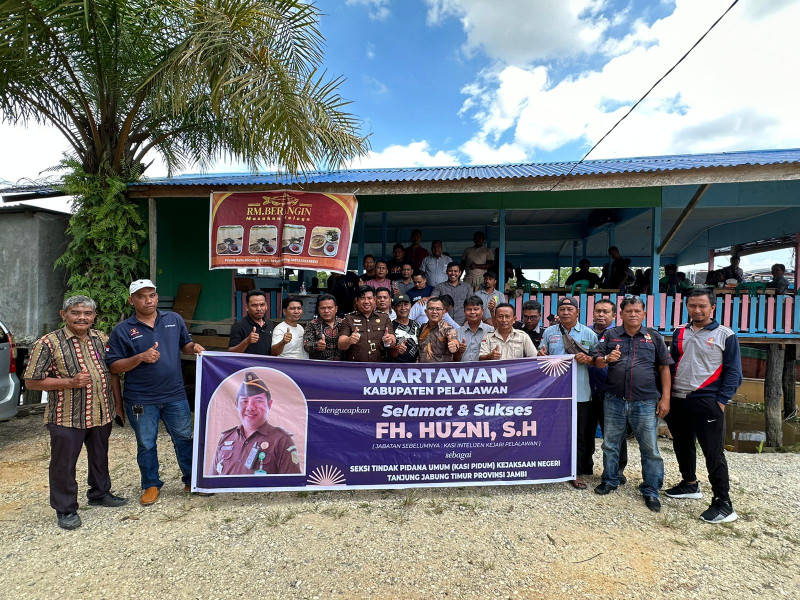 FA Huzni Mohon Pamit, Kenalkan Kastel Baru Misael Asarya Tambunan Dengan Puluhan Wartawan Pelalawan