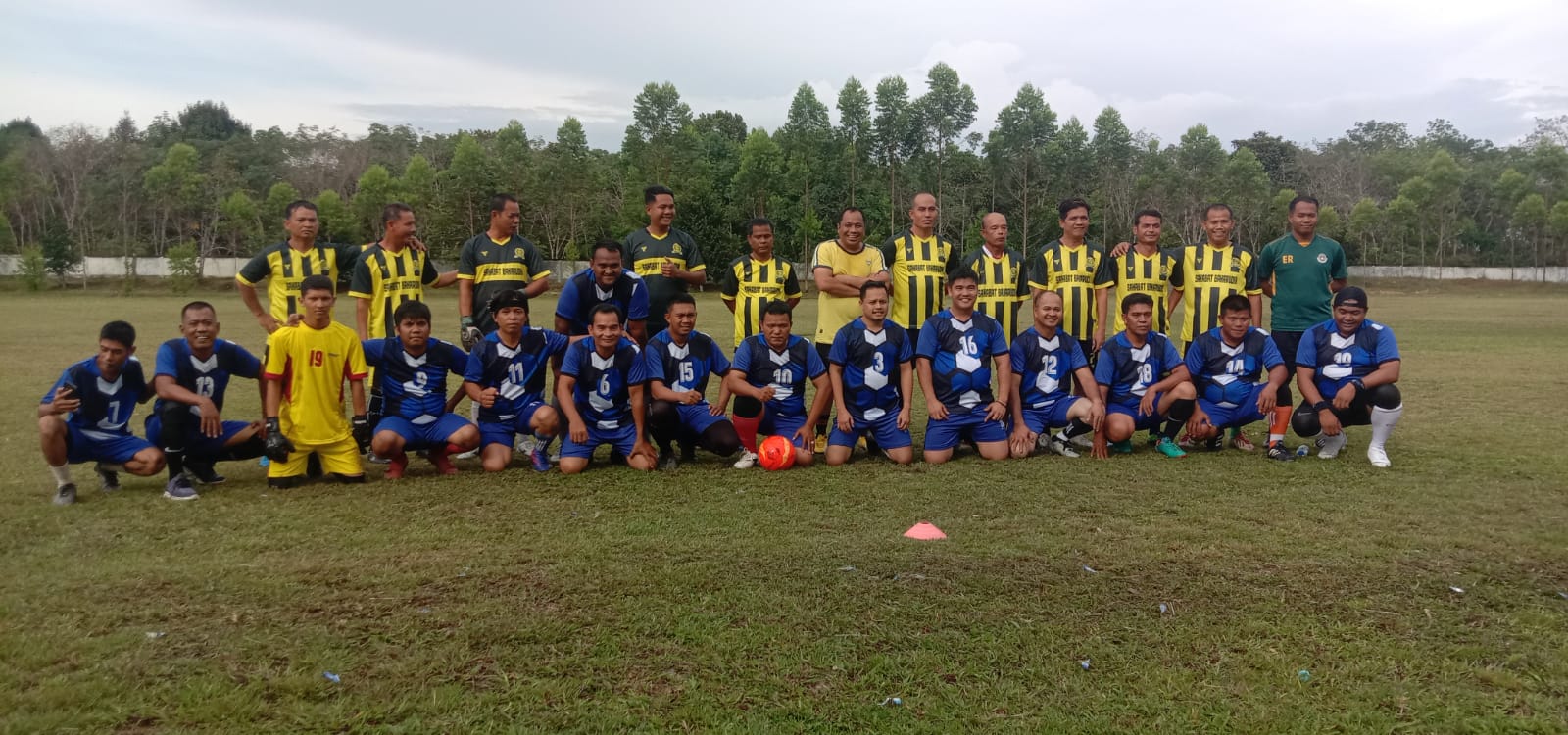 Persiapan Sepak Bola HPN, Tim Wartawan Pelalawan Gempur Sahabat Bahar Berakhir Imbang 1-1