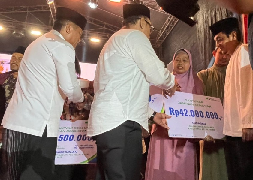 Wujud Kepedulian Pemerintah, Ahli Waris Suparno Relawan Tagana Pelalawan Terima Santunan Rp42 Juta