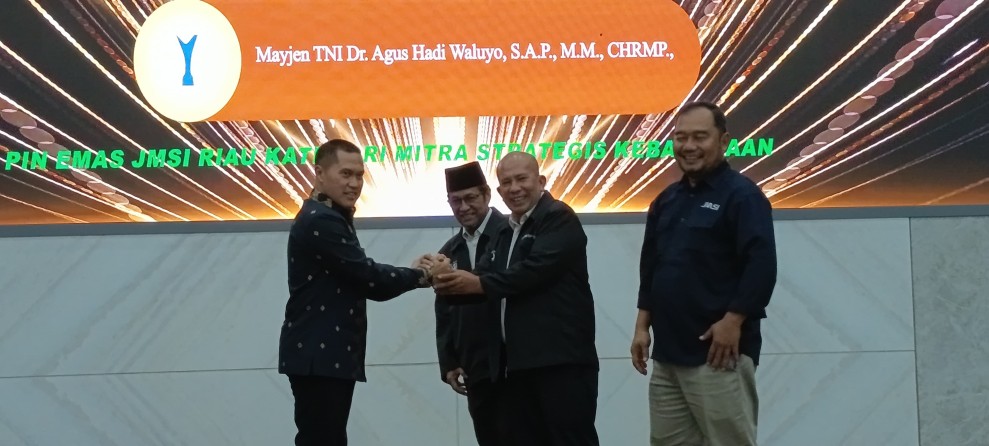 Terima PIN Emas JMSI, Pangdam XIX/Tuanku Tambusai : Pers Mitra Strategis TNI