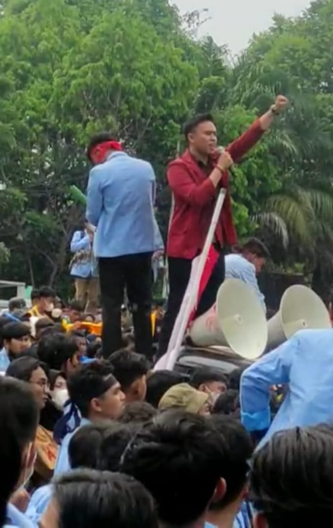 Puluhan Mahasiswa dari Pelalawan Ikut Gabung Demo di DPRD Provinsi Riau