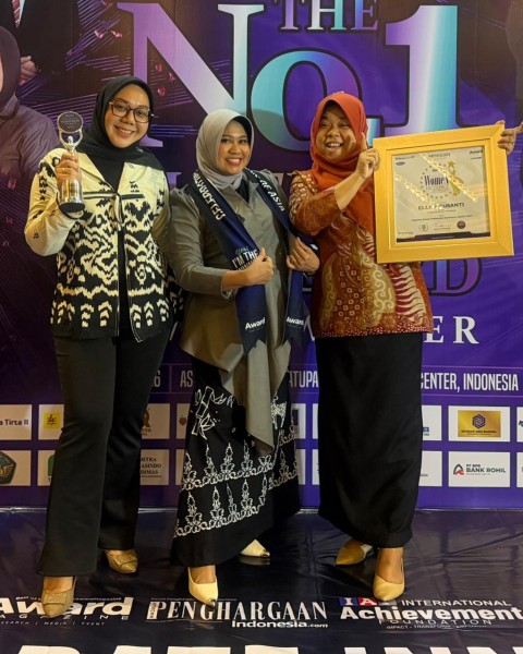 Direktur BPR Dana Amanah Ellisa Susanti Raih Inspiring Woman Excellence Award 2026