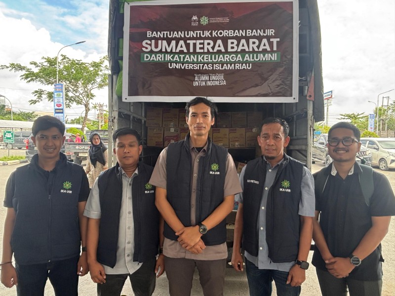 DPP IKA UIR Salurkan 1 Colt Diesel Bantuan Tahap Awal untuk Korban Banjir di Sumatera Barat