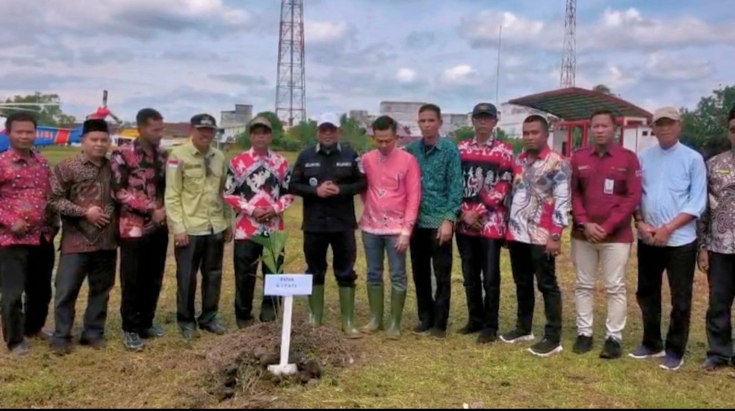 Muharram Jadi Titik Awal Perubahan: Bupati Zukri Tanam Aren, Siapkan Masa Depan Ekonomi Kuala Kampar