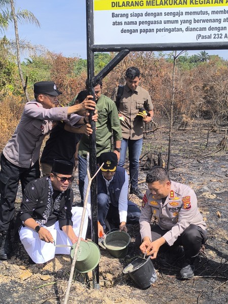 Cegah Karhutla, Bupati Zukri Bersama Forkopimda Lakukan Pemasangan Plang Larangan