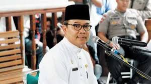 Mantan Gubri Rusli Zainal Hirup Udara Bebas