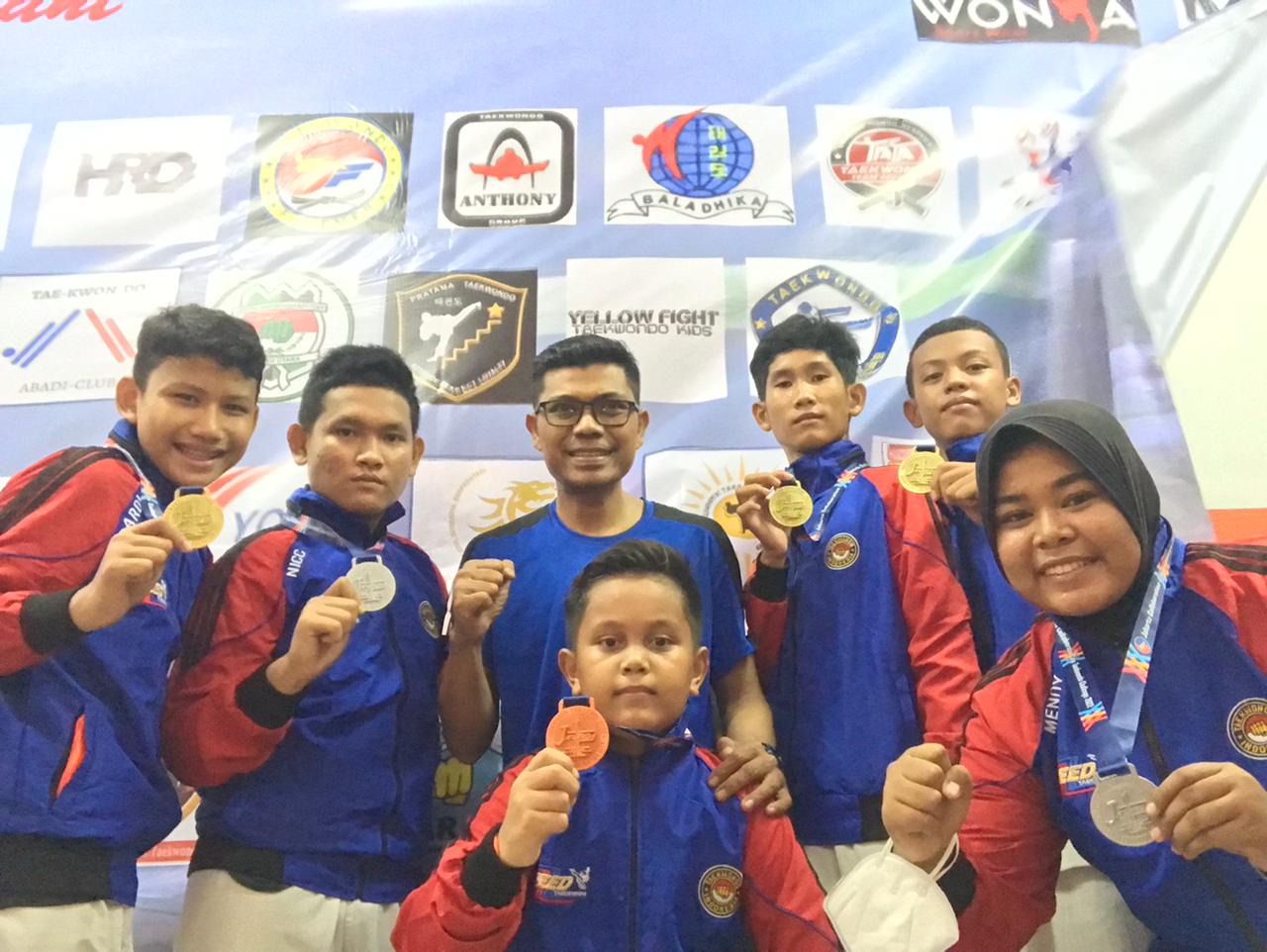 Lampaui Target, 6 Atlet Taekwondo Pelalawan Raih 3 Medali Emas di Kejuaran Nasional