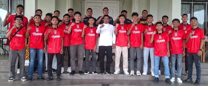 Bupati Zukri Lepas Tim Futsal Pelalawan ke Kejurda Piala Gubernur, Targetkan Prestasi Terbaik