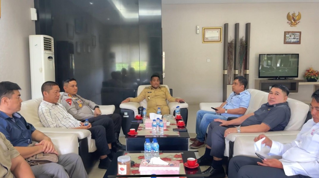 Cari Jalan Solusi Keluhan Masyarakat, Bupati H Zukri Bersama Forkopimda Himbau Perusahaan Untuk Terima Hasil Panen Sawit