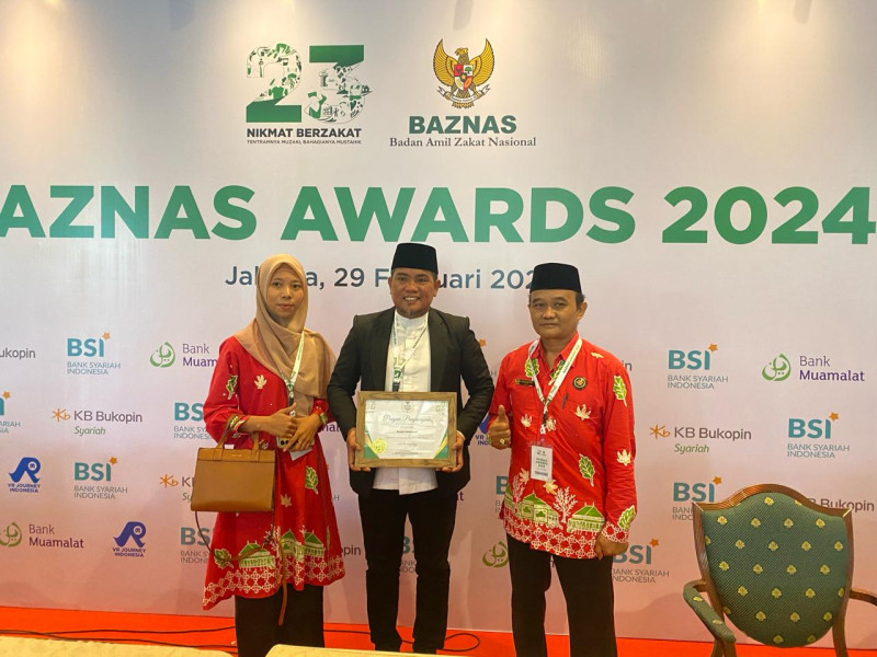 Bupati Pelalawan H. Zukri SE Terima Penghargaan Pendukung Pengelolaan Zakat Terbaik Indonesia