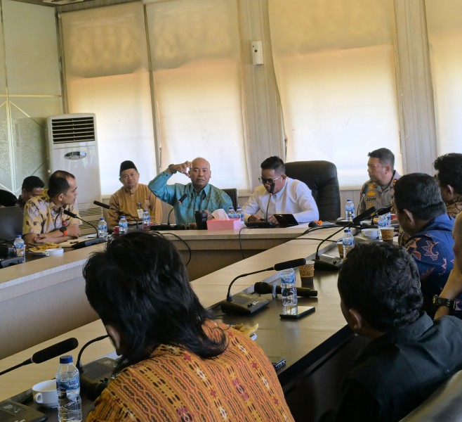 Terima Audiensi Warga Desa Kesuma, Bupati Pelalawan Pastikan TBS Dari Bukit Kesuma Tetap Diterima