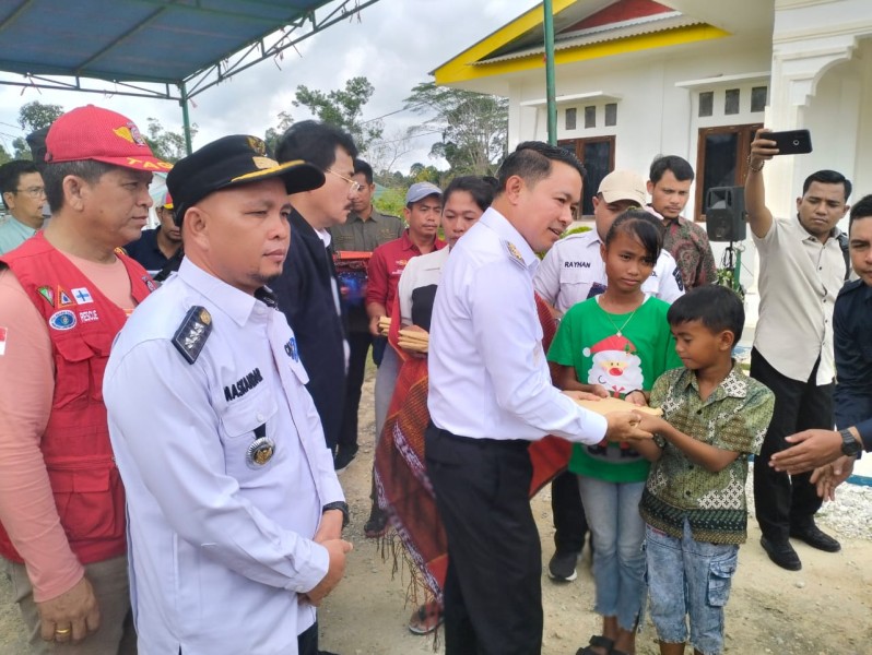 Pemkab Pelalawan Santuni Keluarga Duka Korban Tragedi Mobil Colt Diesel Jatuh Ke Sungai Segati