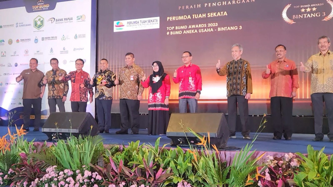 BUMD Tuah Sekata Terima Penghargaan Bintang 3 TOB BUMD Award Nasional Tahun 2023