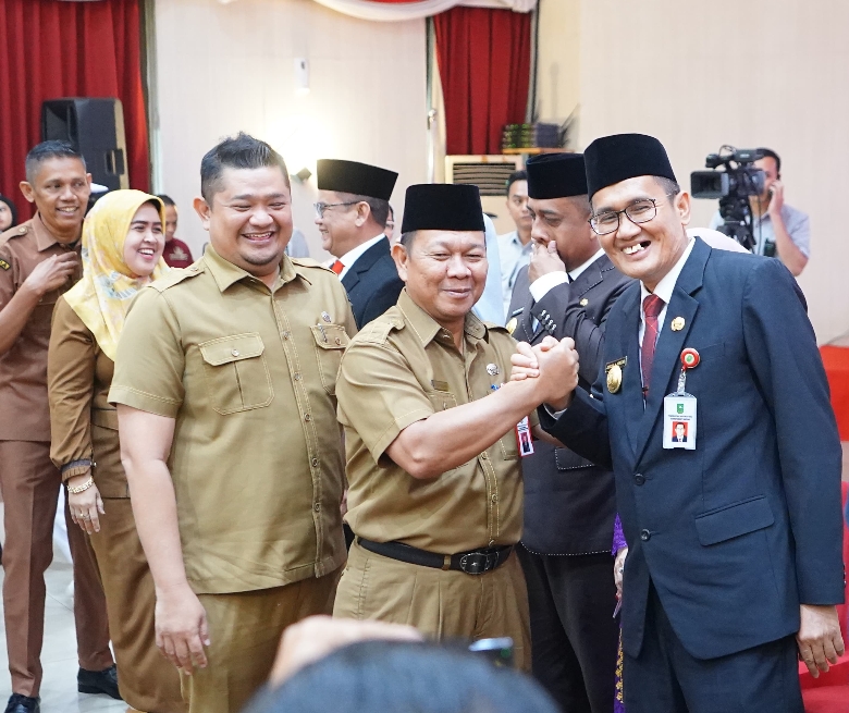 Pj Gubri Lantik 6 Pjs Kepala Daerah di Riau