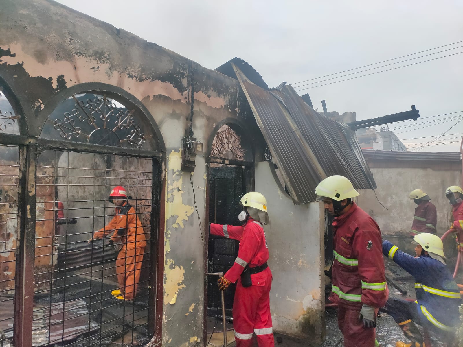 2 Rumah Petak di Pekanbaru Hangus Dilahap Sijago Merah