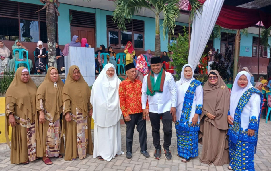 Bupati Pelalawan Hadiri Wirid Gabungan BKMT Se-Desa Palas