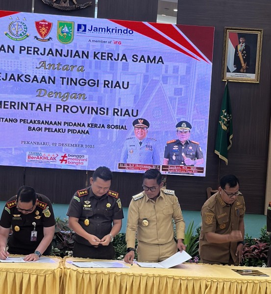 Pemkab Pelalawan Teken MoU Penerapan Pidana Kerja Sosial Bersama Kejati Riau