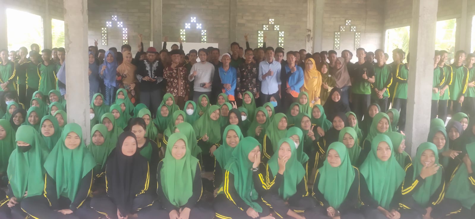 Disambut Masyarakat Kuala Kampar, H Abdullah S.Pd Berikan Motivasi Pada Siswa SMAN 1 Kuala Kampar