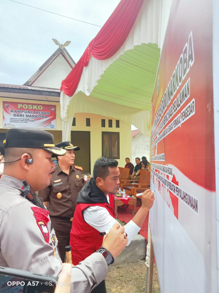 Bupati Pelalawan H. Zukri Hadiri Launching Kampung Bebas Narkoba di Desa Makmur