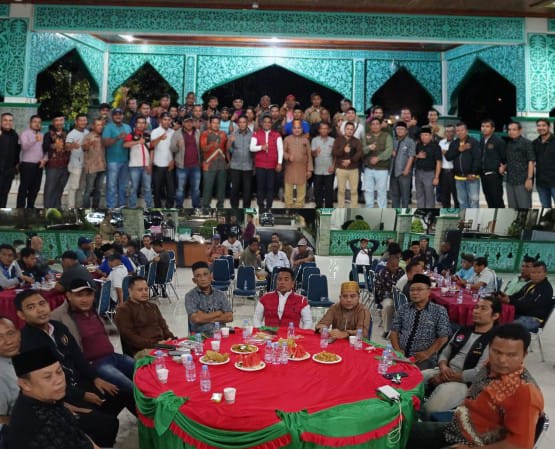 Tingkatkan Silaturahmi, Bupati Zukri-Nasaruddin Ngopi Santai Bersama Puluhan Wartawan