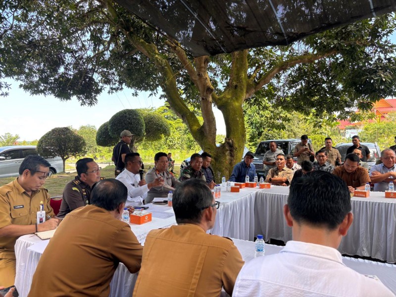 Saat Harga Sawit Bergejolak, Bupati Zukri Berdiri di Tengah Petani Pelalawan