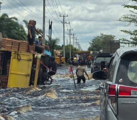 Penerbangan Rute Pekanbaru- Rengat Resmi Diluncurkan, Mahasiswa Hukum Riau Ini Ingatkan Pasca Banjir KM 83 Pelalawan