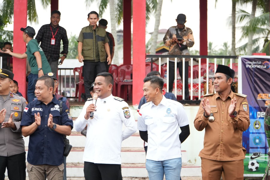 Bupati Zukri Didampingi Anggota DPRD Pelalawan Tutup Turnamen Laabuhan Bilik Cup XII