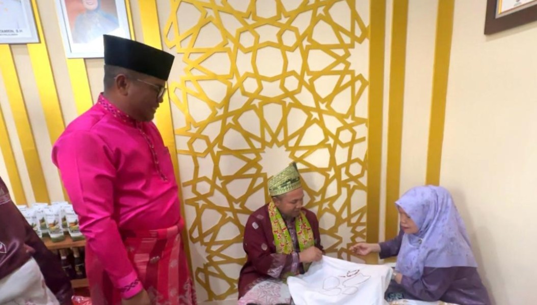 Gubernur Riau Kunjungi Stand Kabupaten Pelalawan di MTQ ke-43 Tingkat Provinsi Riau