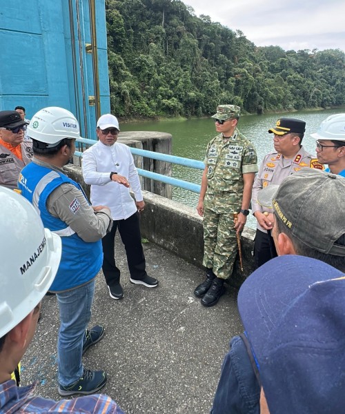 Bupati Zukri Didampingi Kapolres Pelalawan Tinjau PLTA Koto Panjang, Pastikan Debit Air Waduk Masih Aman