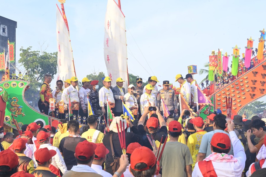Kalender Wisata Tahunan Di Rohil Sukses ! ,Bupati Berbaur Bersama Masyarakat Tionghua