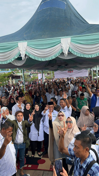 Di Tengah Derasnya Banjir, Kampanye Paslon Bupati Rohil H Bistamam-Jhony Charles Tetap Berjalan