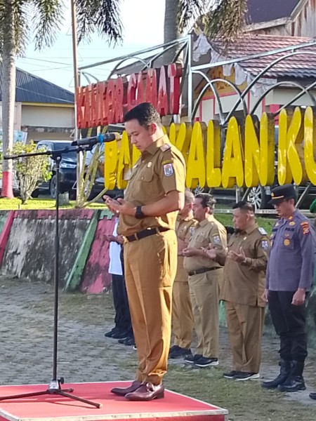 Jadi Pembina Apel di Kantor Camat Pangkalan Kuras, Ini Pesan Wabup Pelalawan