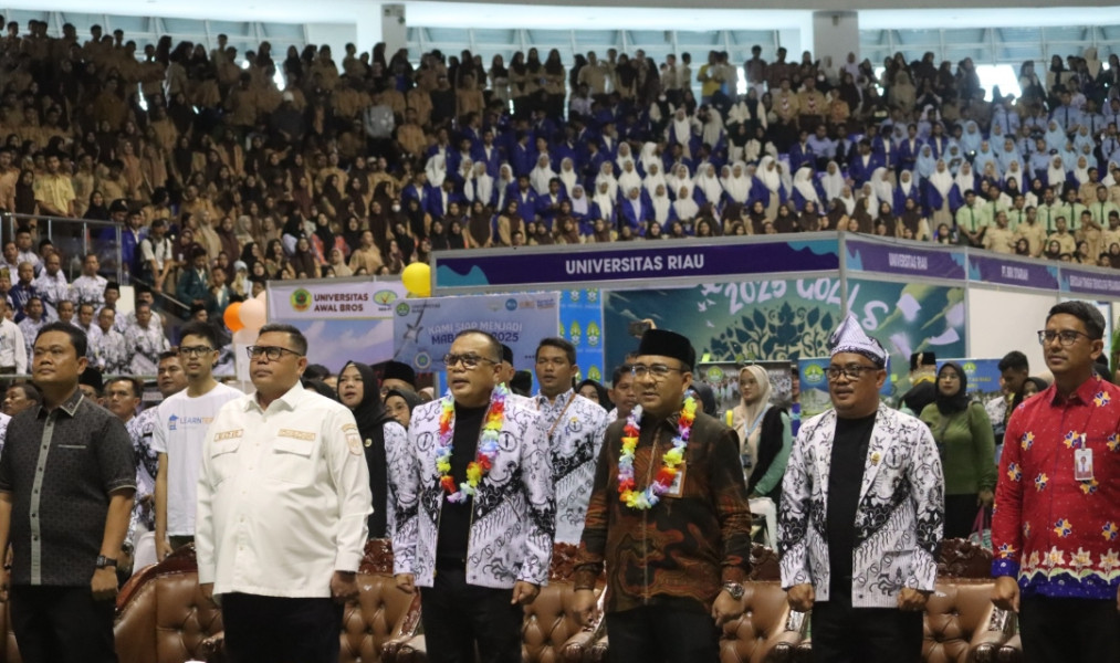 Meledak, Peserta Riau Edutech Campus Summit 2025 Penuhi Gelanggang Remaja