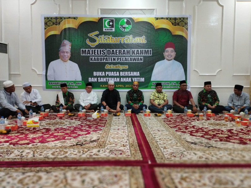 Momen Pererat Silaturahmi, MD KAHMI Pelalawan Gelar Bukber dan Beri Santunan Anak Yatim