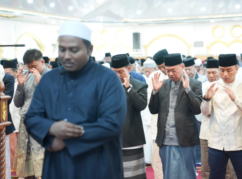 Sholat Idul Adha Di Masjid Agung Al Ikhlas ,Bupati Ajak Masyarakat mendokan Jemaah Haji